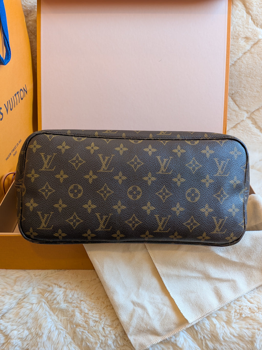 Louis Vuitton Neverfull MM Monogram Canvas - MICROCHIPS