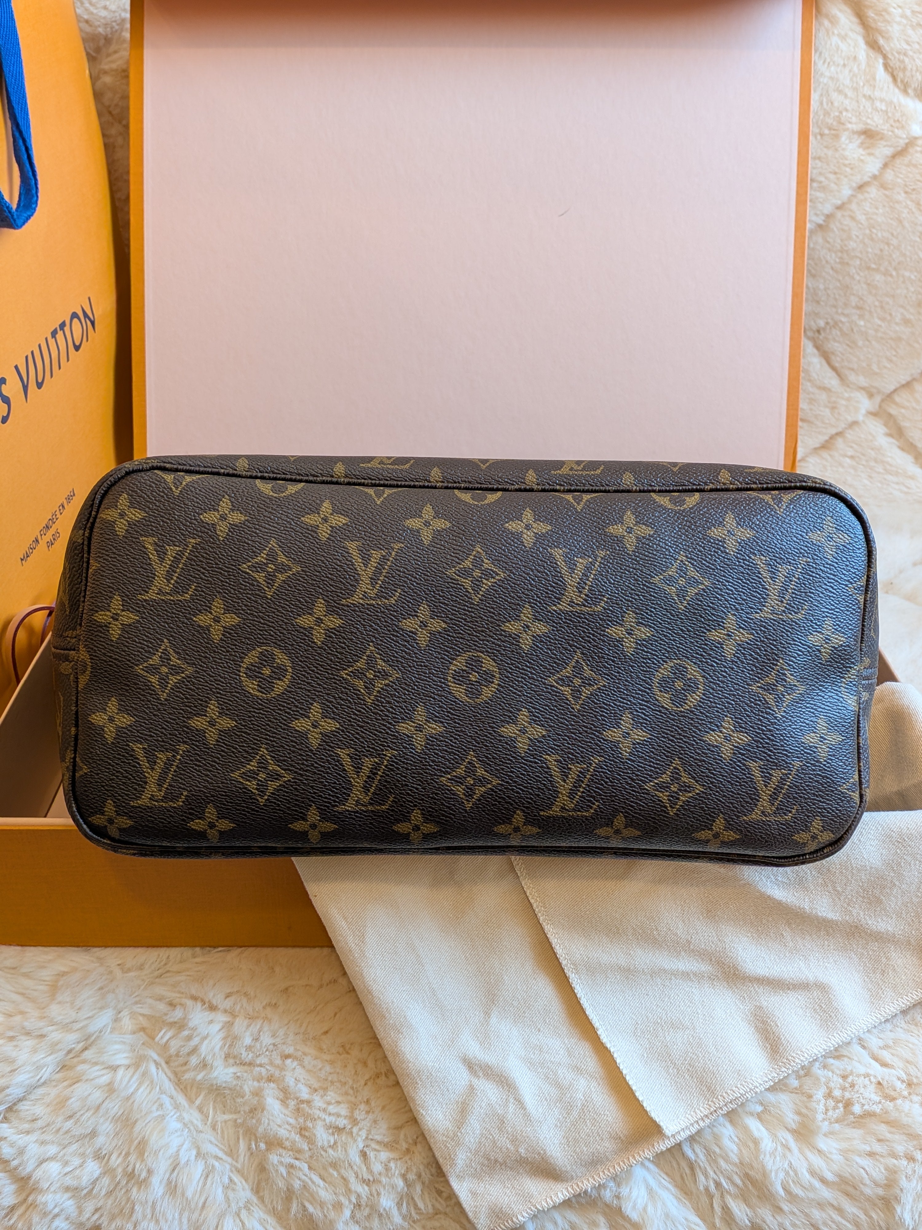 Louis Vuitton Neverfull MM Monogram Canvas - MICROCHIPS