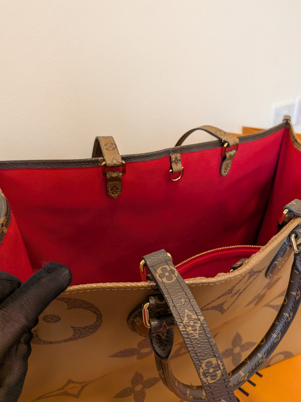 Louis Vuitton On The Go Gm Reverse Giant Monogram