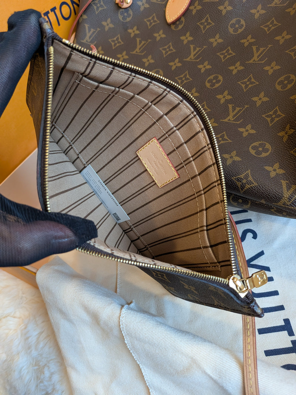 Louis Vuitton Neverfull MM Monogram Canvas - MICROCHIPS