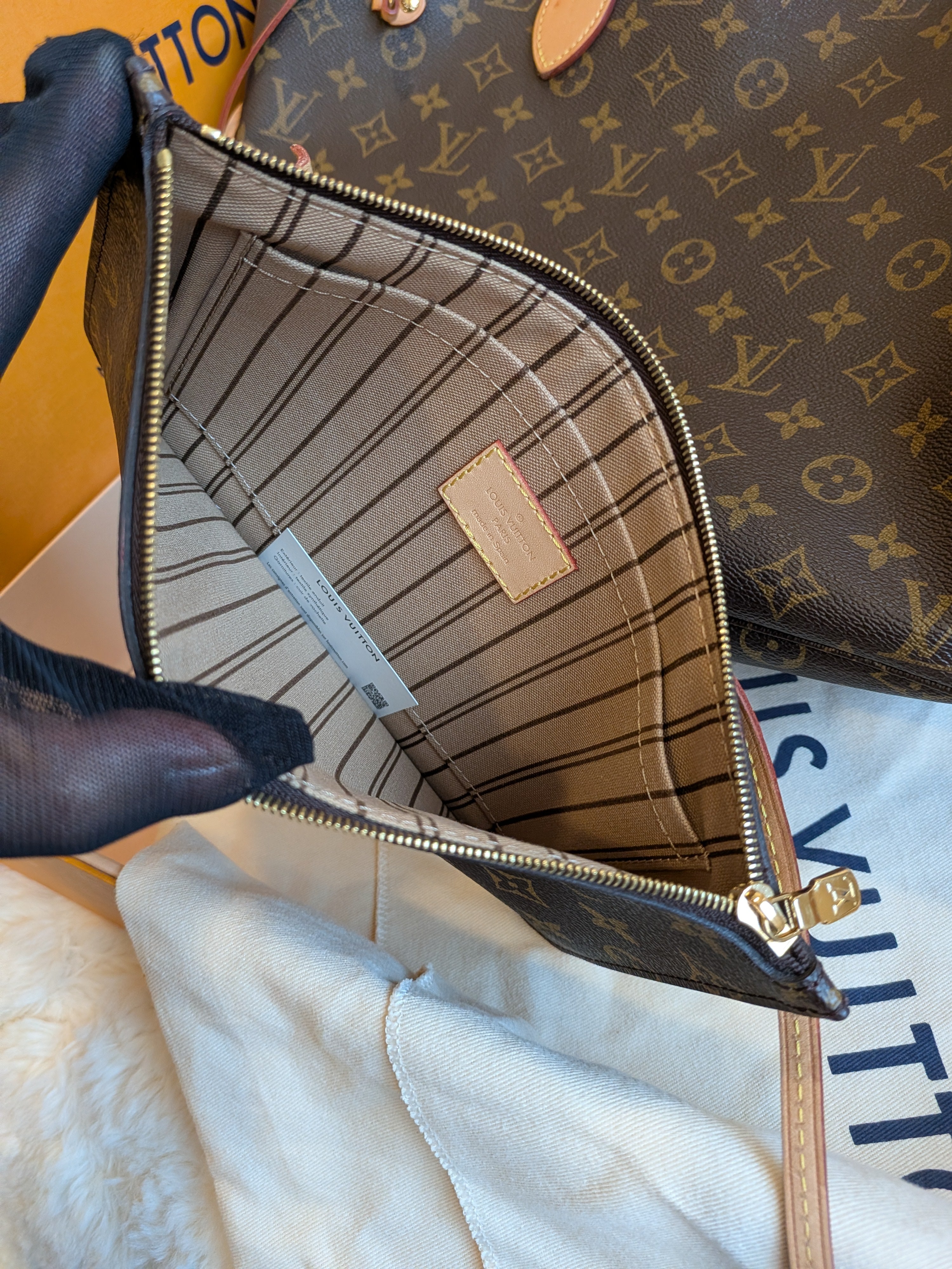 Louis Vuitton Neverfull MM Monogram Canvas - MICROCHIPS