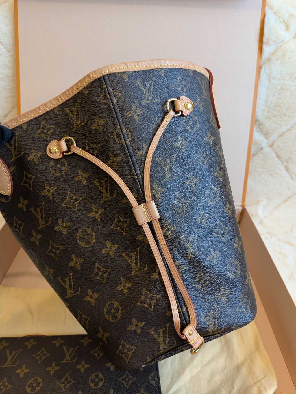 Louis Vuitton Neverfull MM Monogram Canvas (NFC)