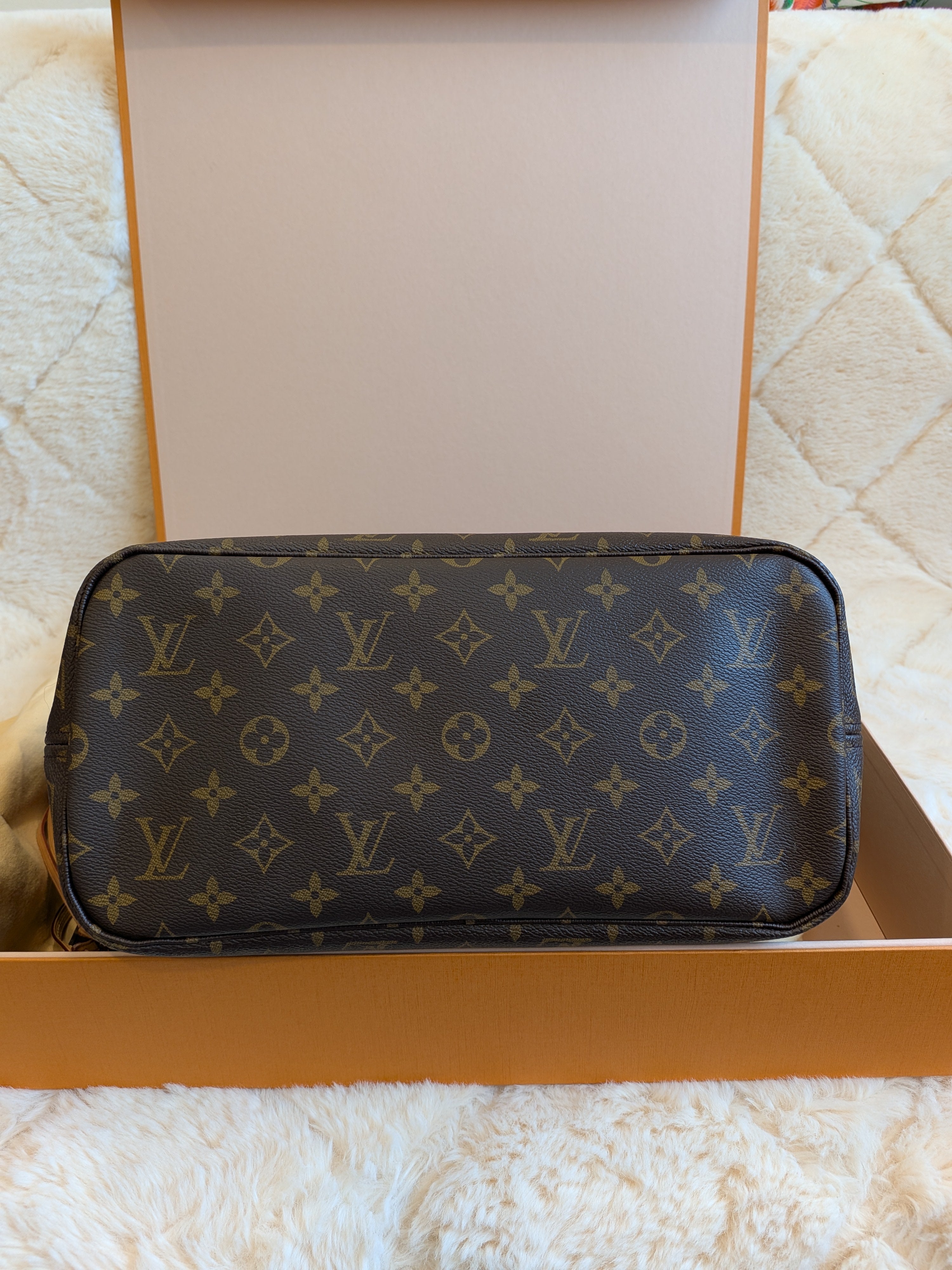 Louis Vuitton Neverfull MM Monogram Canvas (NFC)