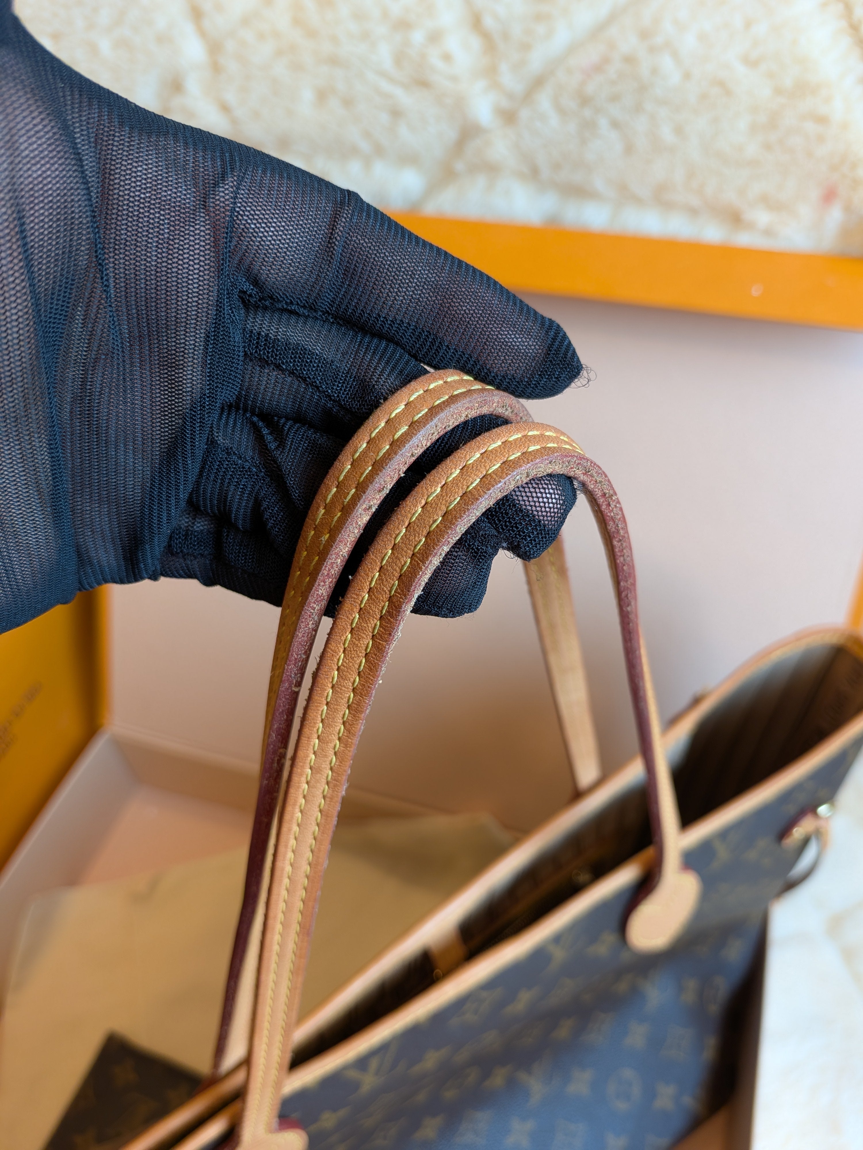 Louis Vuitton Neverfull MM Monogram Canvas - MICROCHIPS