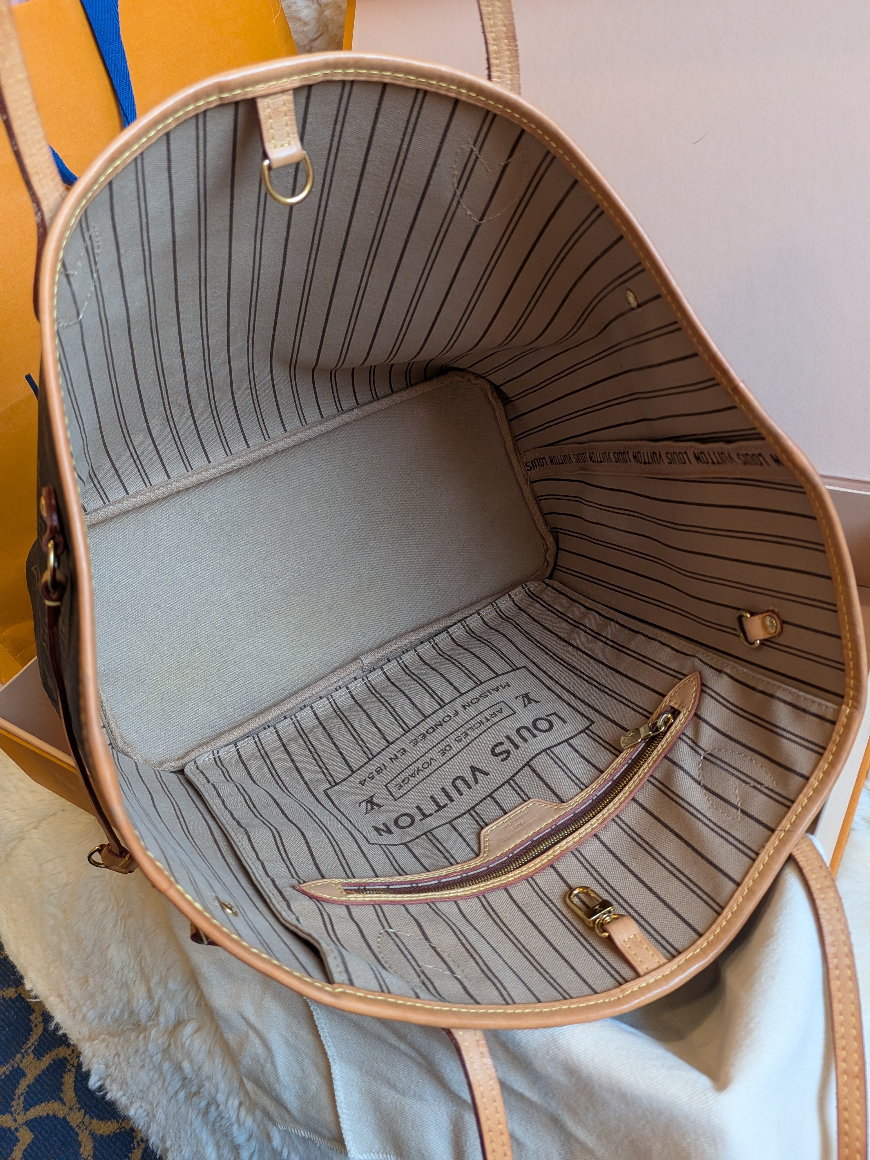 Louis Vuitton Neverfull MM Monogram Canvas - MICROCHIPS