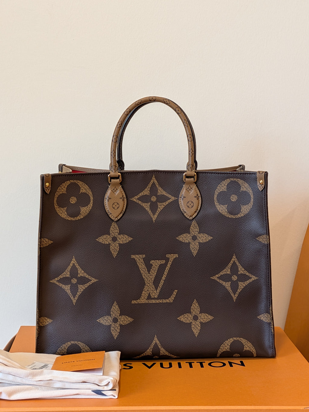 Louis Vuitton On The Go Gm Reverse Giant Monogram