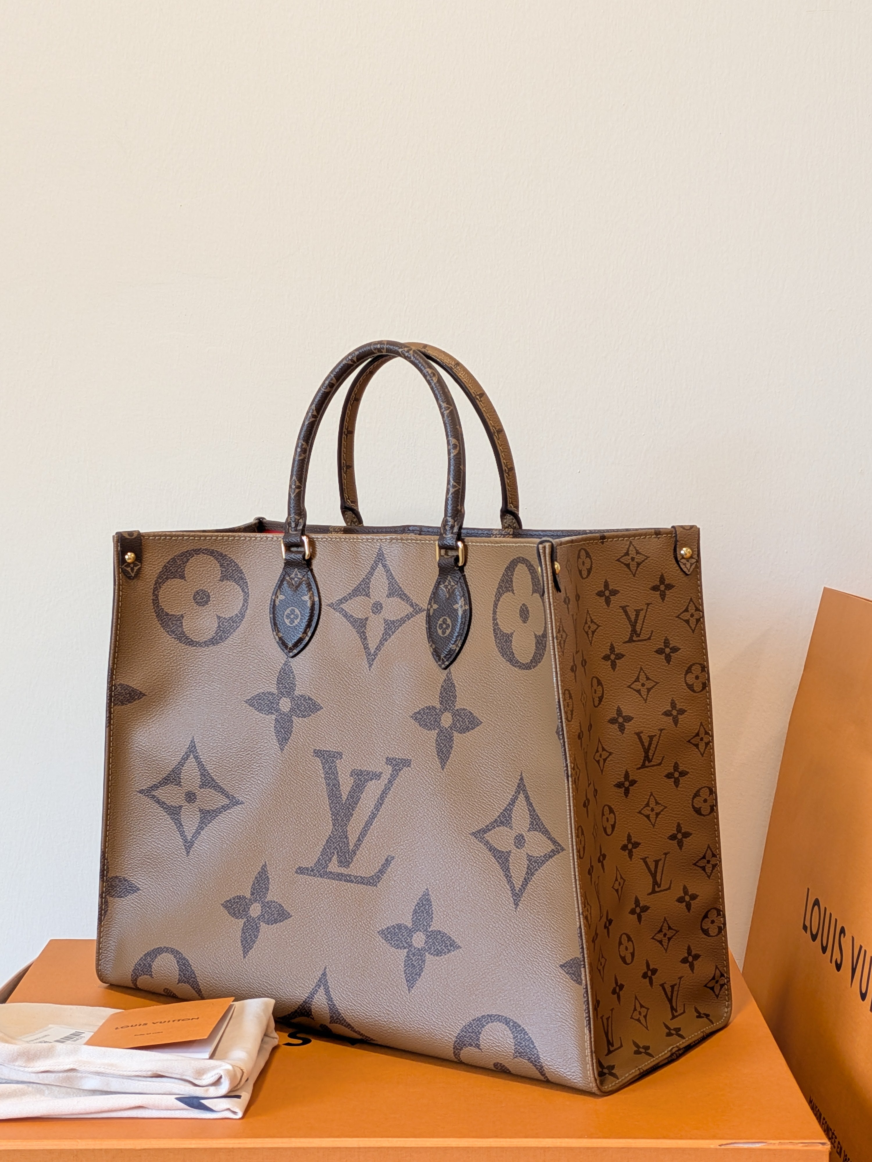 Louis Vuitton On The Go Gm Reverse Giant Monogram