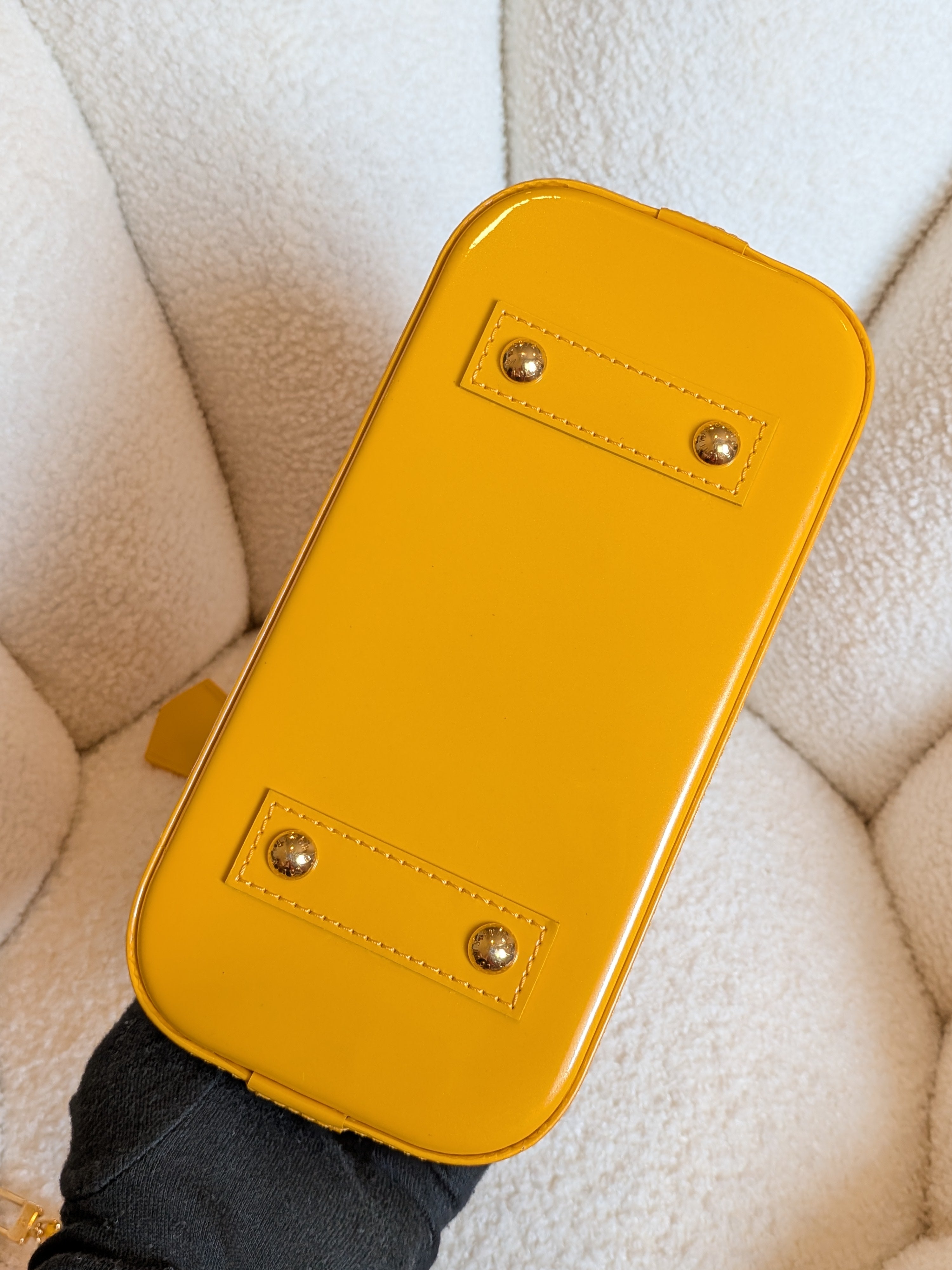 Louis Vuitton Bb Alma Vernis Monogram Juane Passion Yellow