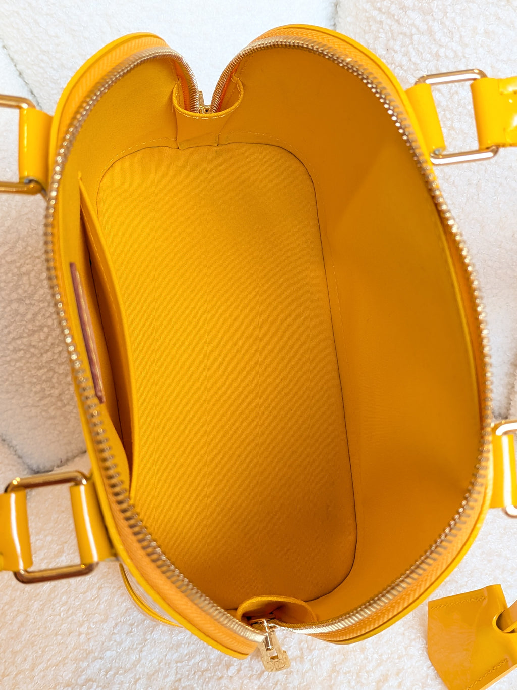 Louis Vuitton Bb Alma Vernis Monogram Juane Passion Yellow