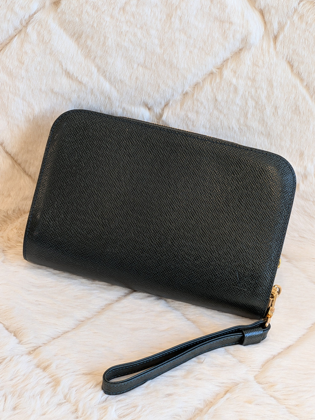 Louis Vuitton Baikal Wristlet Clutch Taiga Leather Dark Green