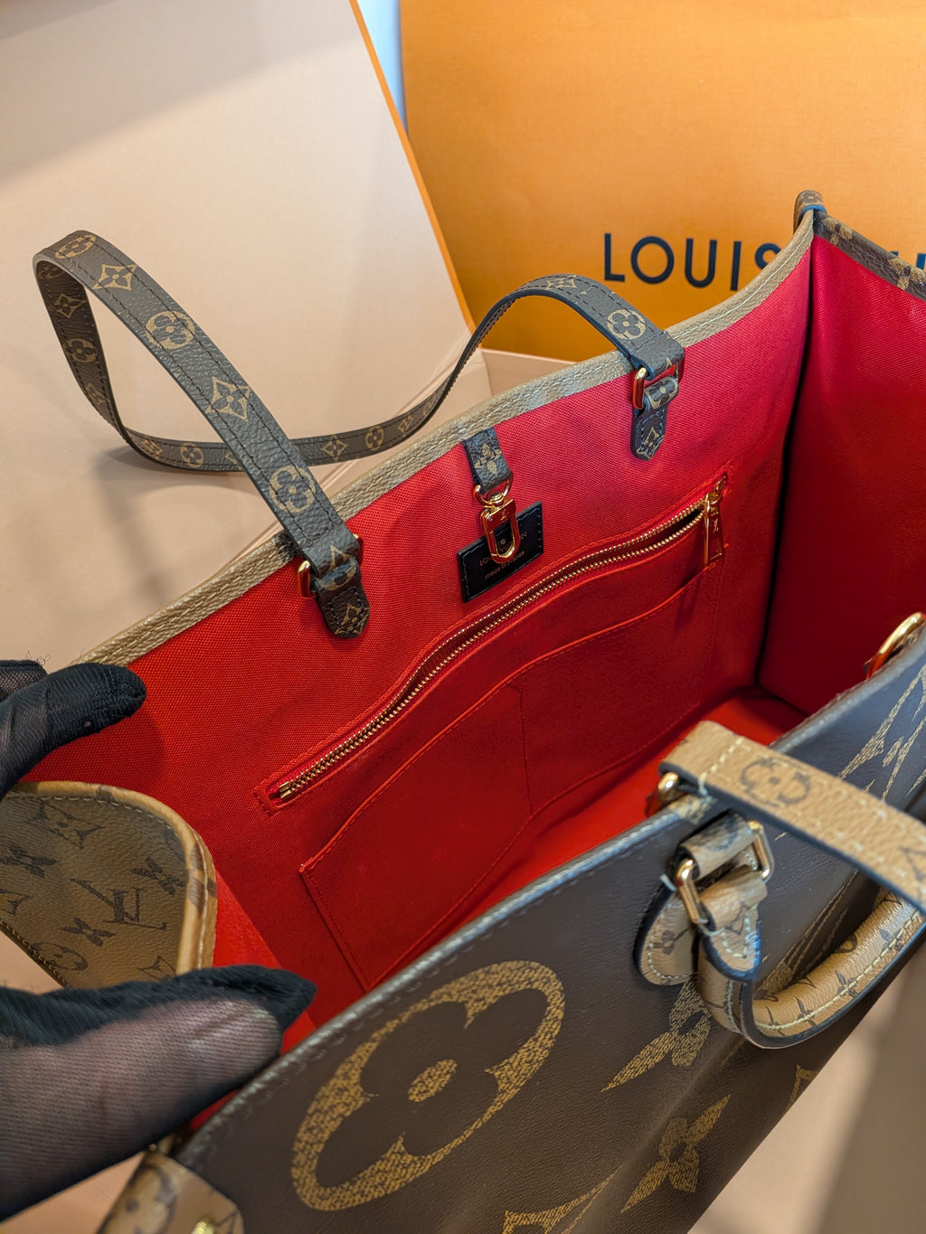 Louis Vuitton On The Go Gm Reverse Giant Monogram