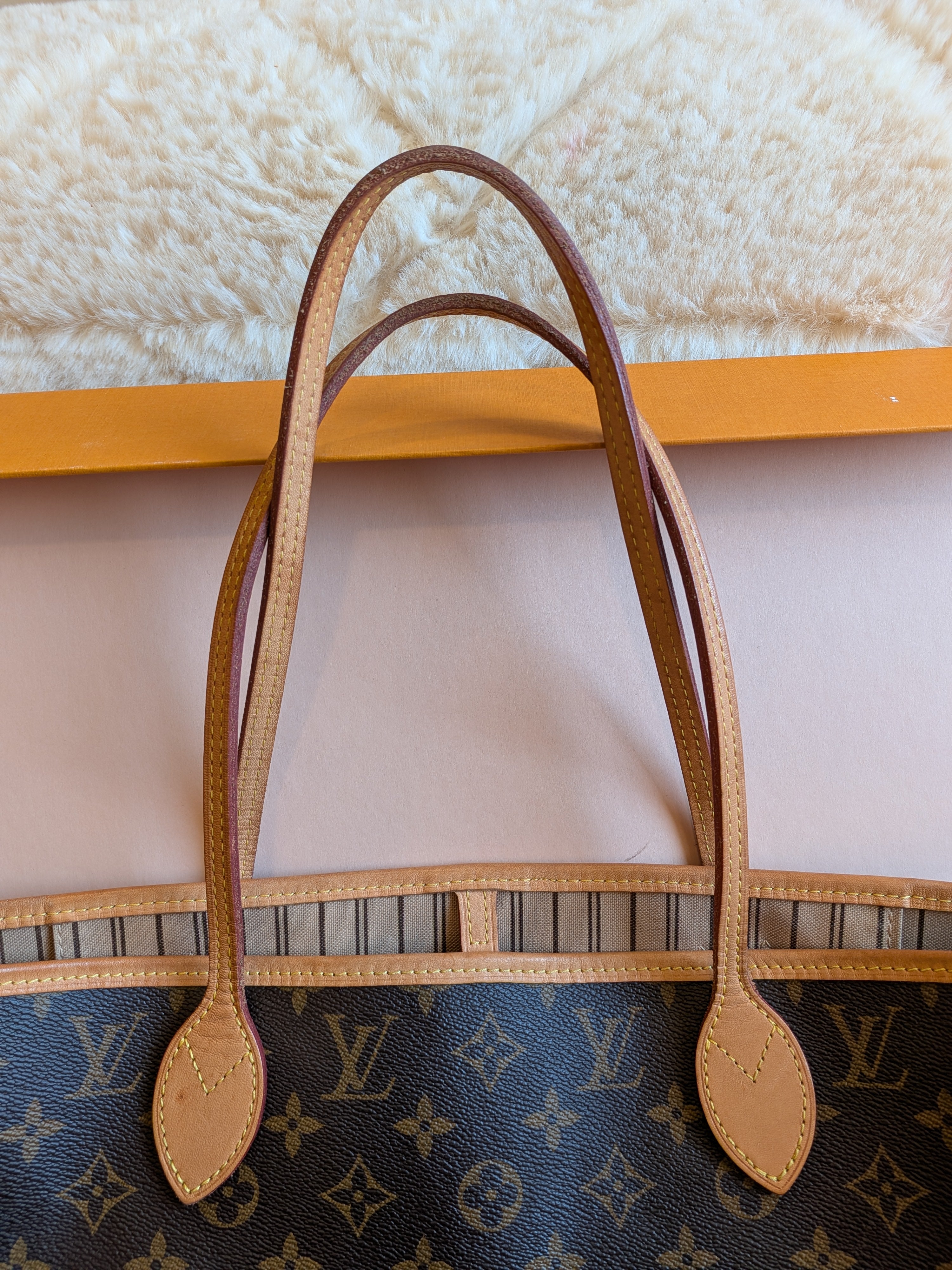 Louis Vuitton Neverfull MM Monogram Canvas - MICROCHIPS