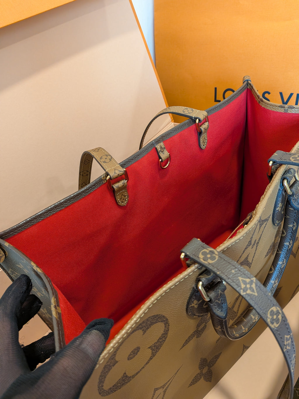 Louis Vuitton On The Go Gm Reverse Giant Monogram