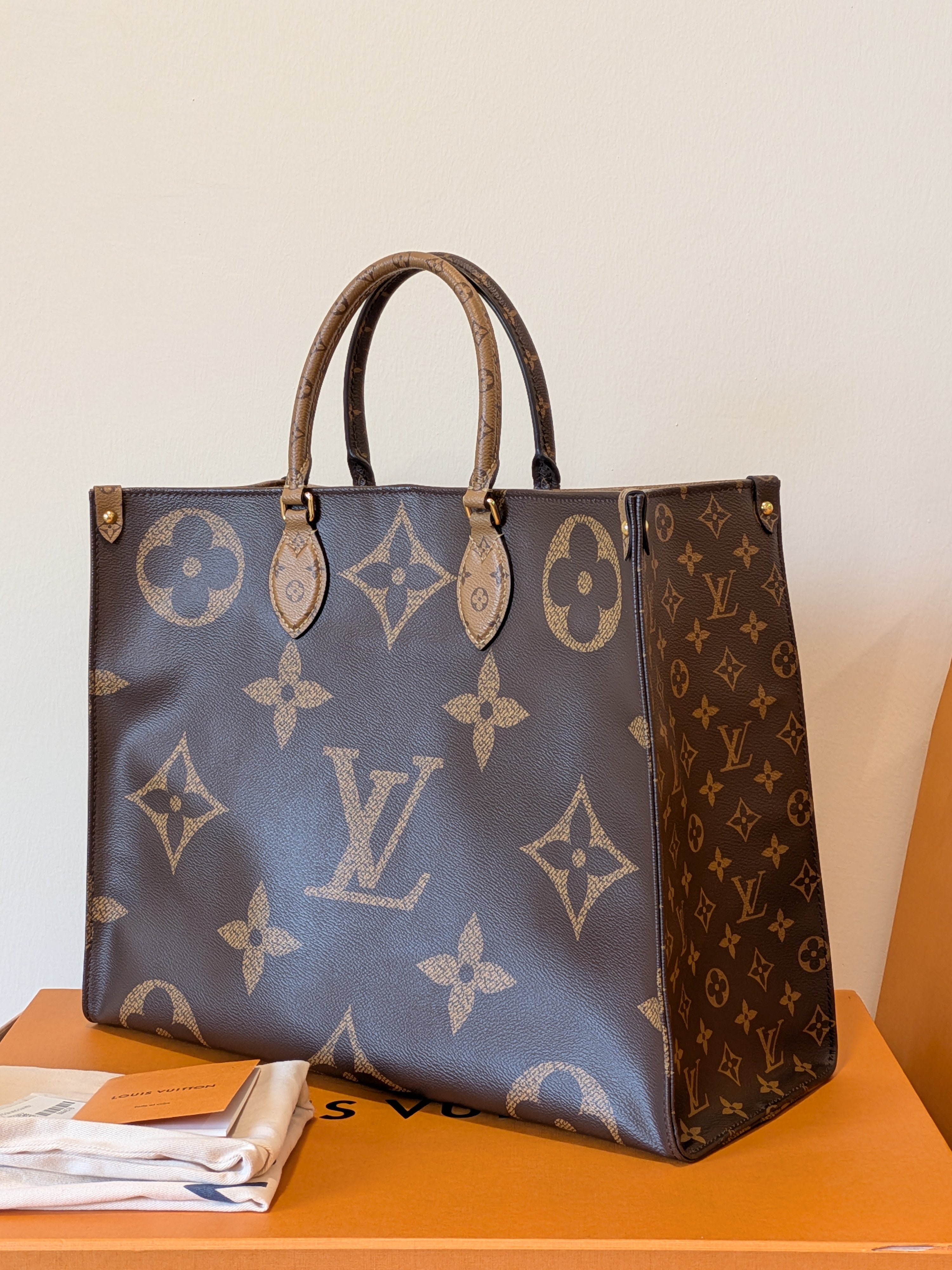Louis Vuitton On The Go Gm Reverse Giant Monogram