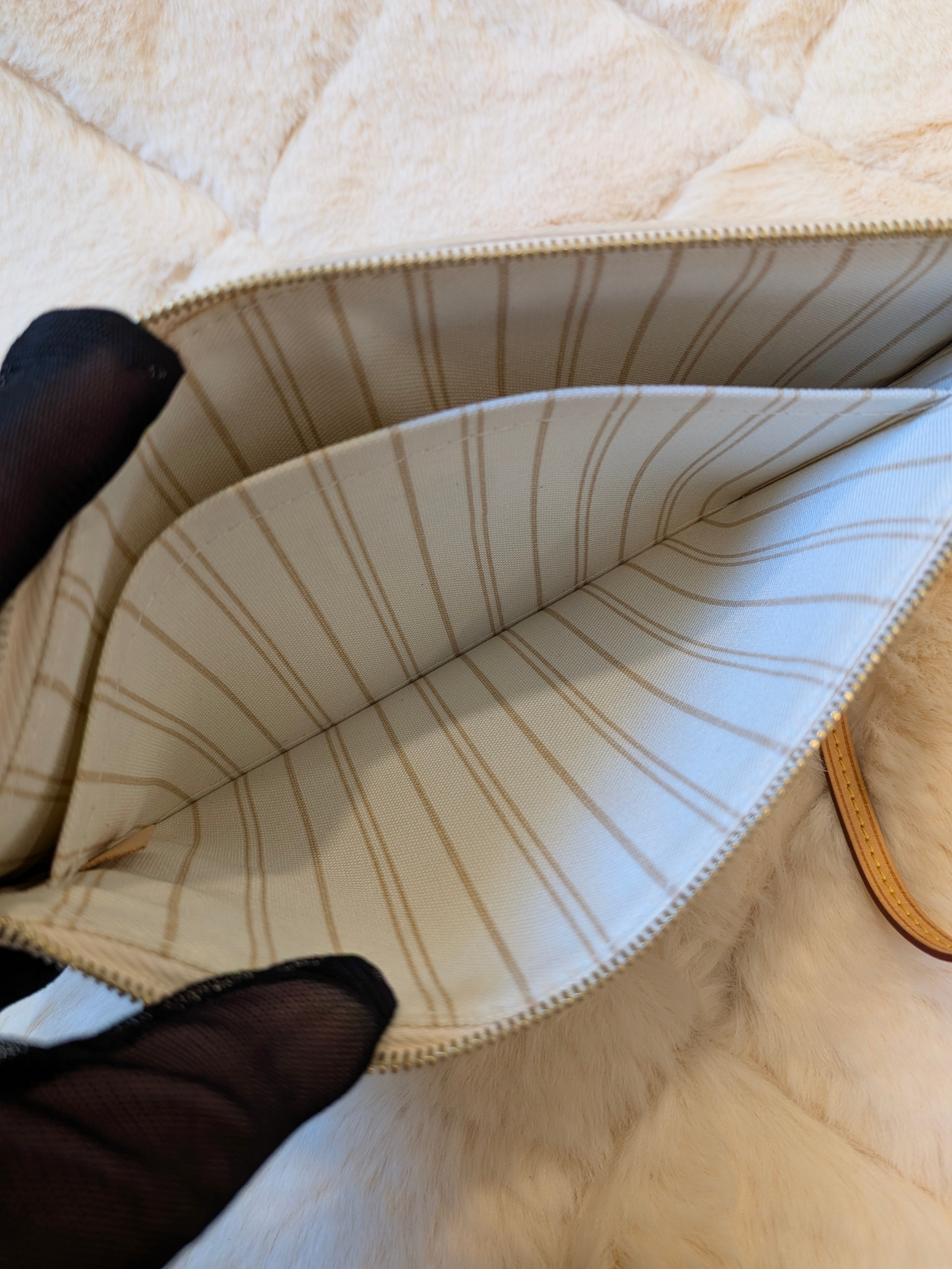 Louis Vuitton Neverfull MM Azur Pouch Wristlet