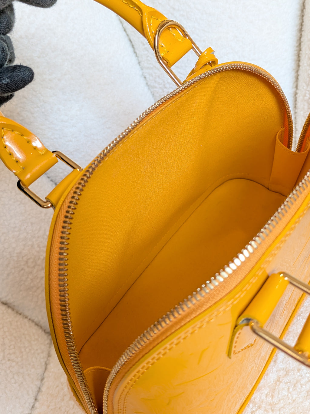 Louis Vuitton Bb Alma Vernis Monogram Juane Passion Yellow