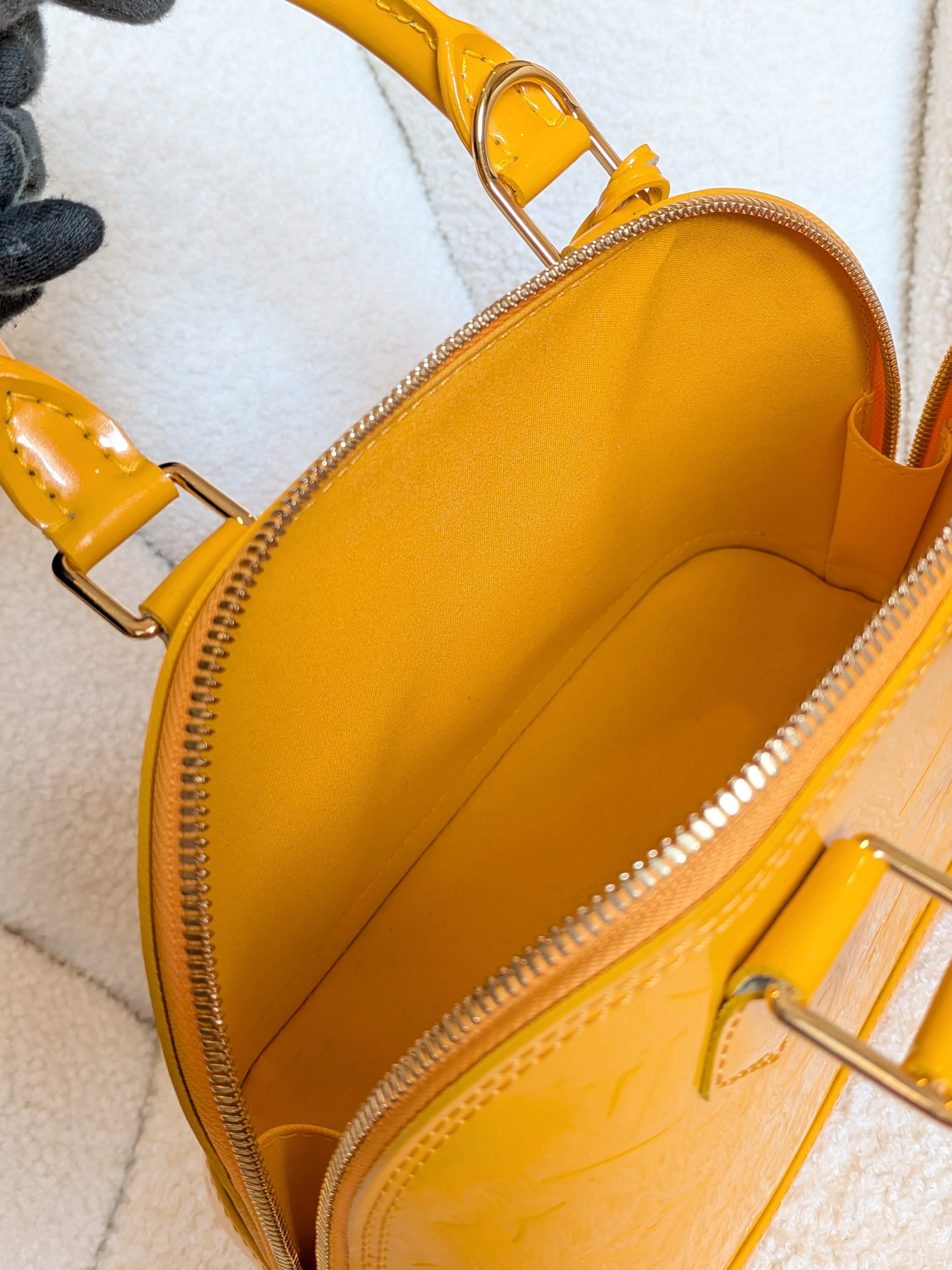 Louis Vuitton Bb Alma Vernis Monogram Juane Passion Yellow