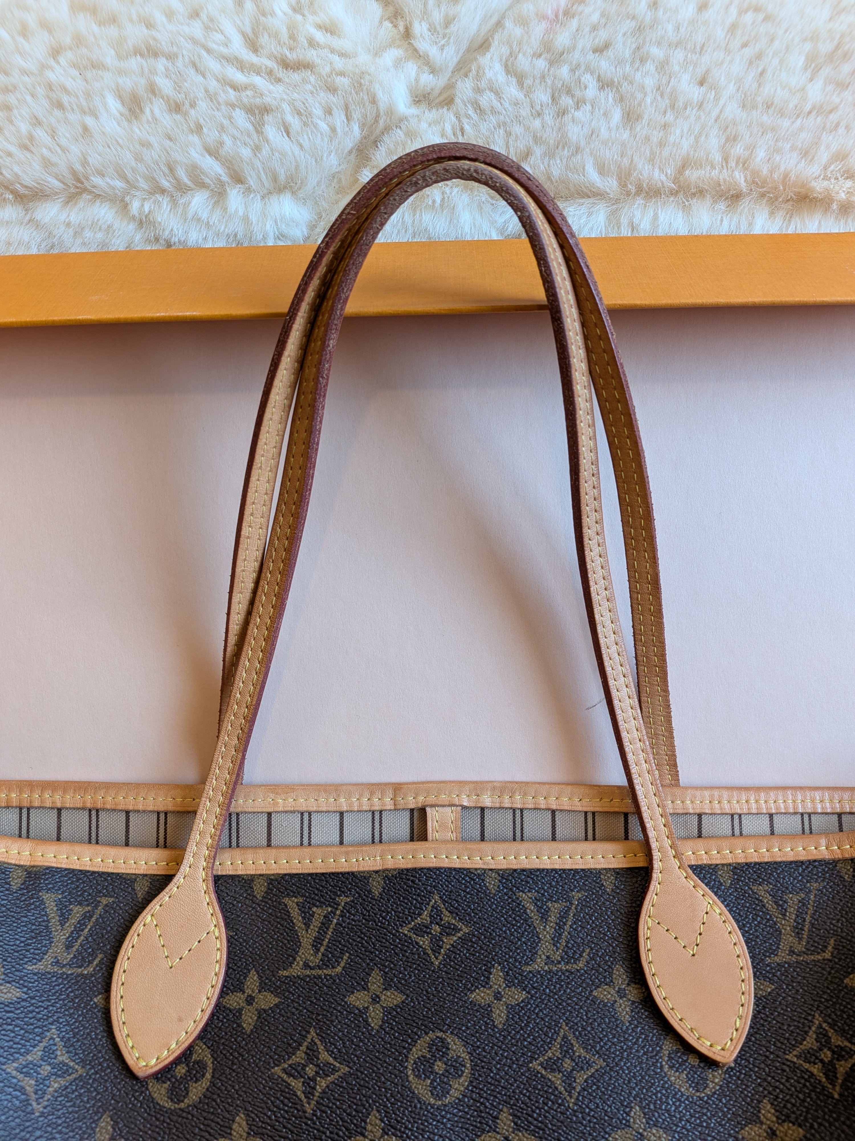 Louis Vuitton Neverfull MM Monogram Canvas - MICROCHIPS