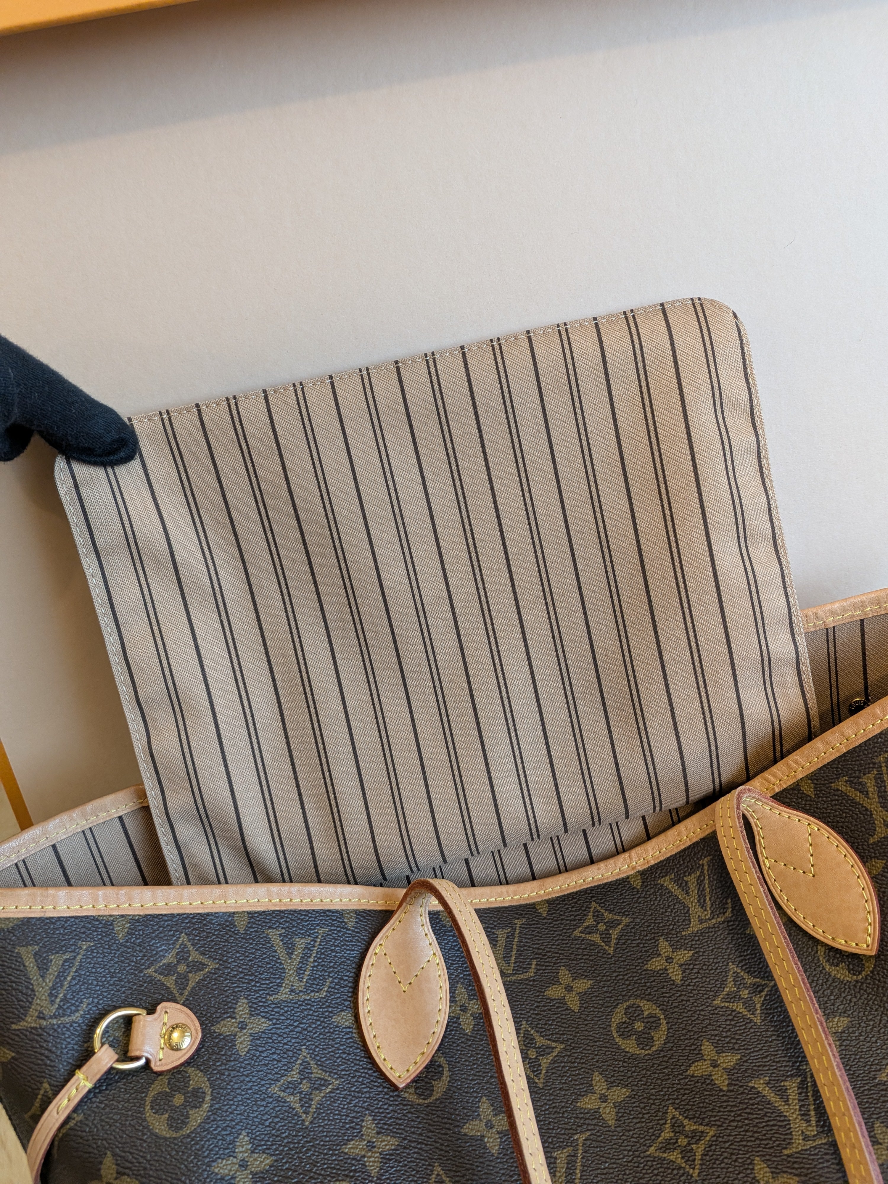 Louis Vuitton Neverfull MM Monogram Canvas (NFC)