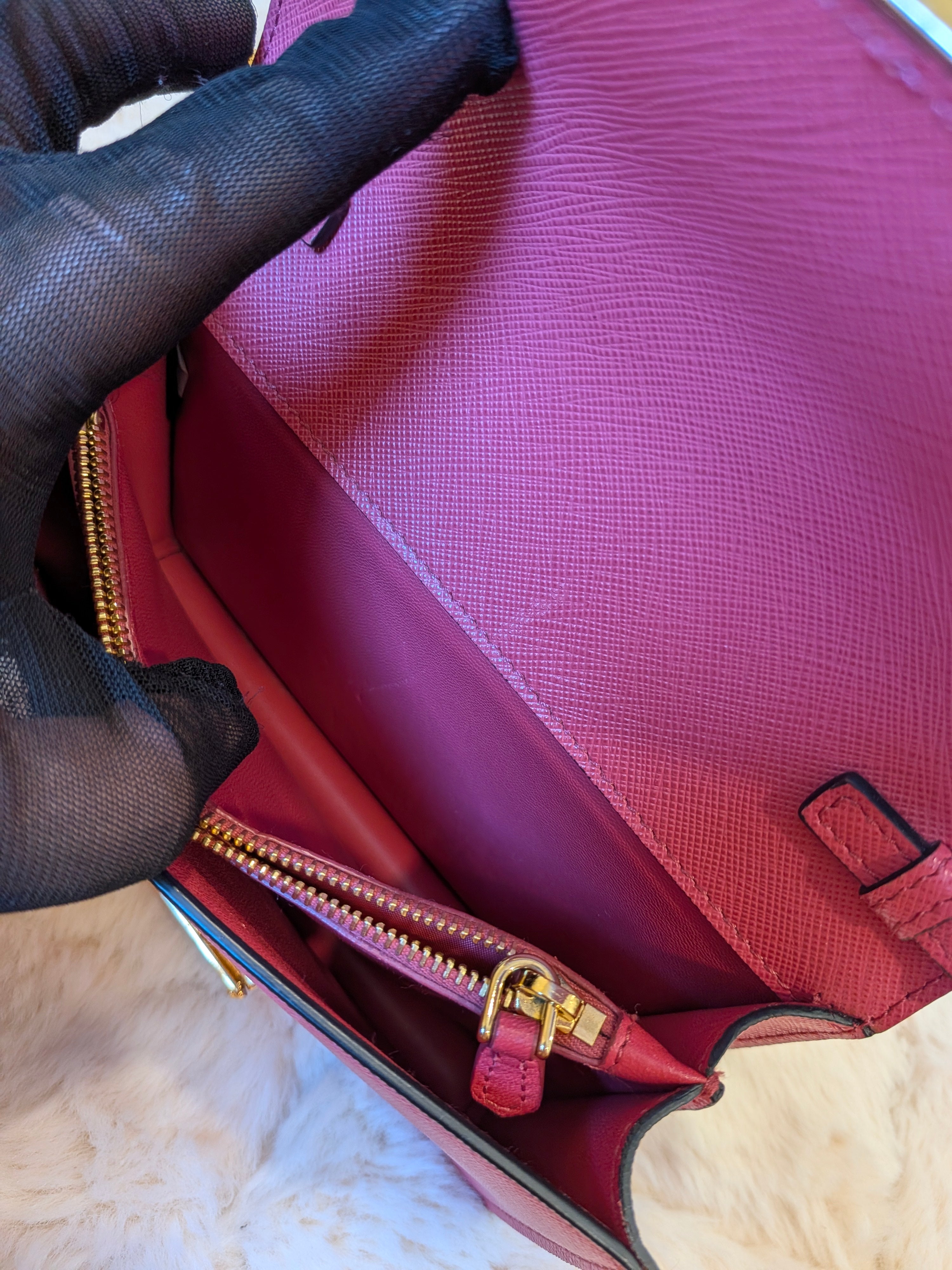 Prada WOC Saffiano Lux Flip Lock Peonia Pink